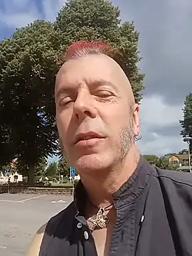SHARPSkinhead live cam