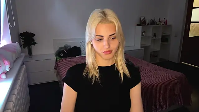 neweva_ live cam on StripChat