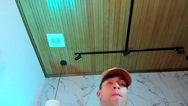 DrakeNeumann live cam on StripChat