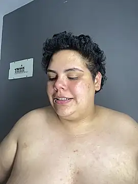 Hailey_Curvy webcam