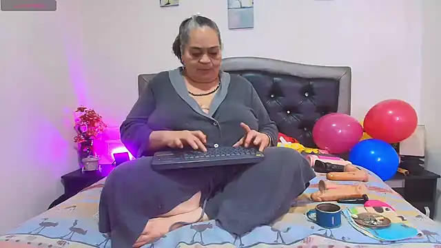 QueenMatturex live cam on StripChat