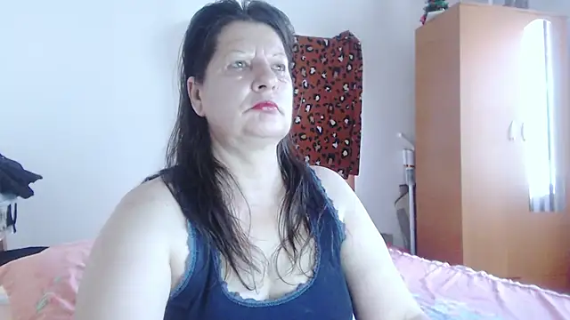 ExtasyMature live cam on StripChat