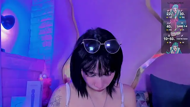 NaniiSisy live cam on StripChat
