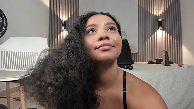 Zafiiraa live cam on StripChat