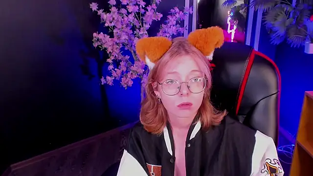 foxxyypolly - FoxxyyPolly's free webcam - UK Sex Cams