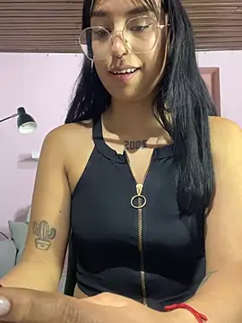 GabyLopez_Pink webcam