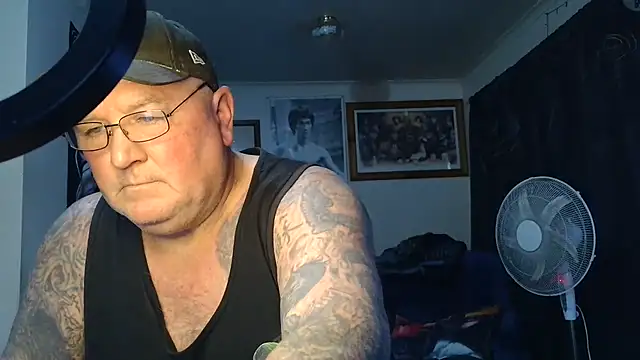 KINKYBLUEYES69 webcam