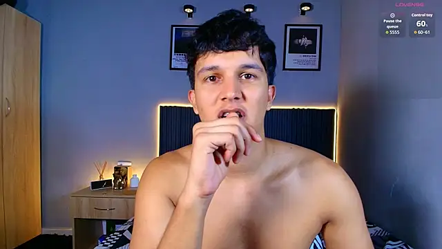 Leo_Savage_ webcam