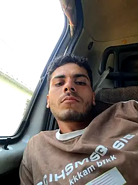 Handsomeboy3344 live cam on StripChat