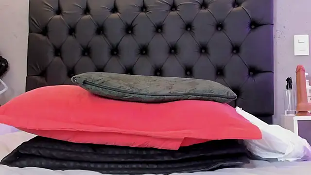 naomi__blair live cam