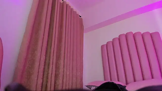 lana_fox01 (T teen) - show cum publico