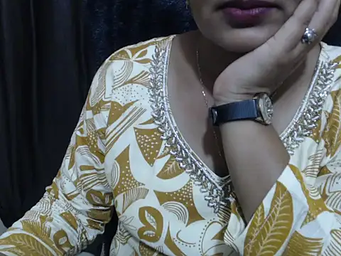 Kudi_Kiyara live cam on StripChat
