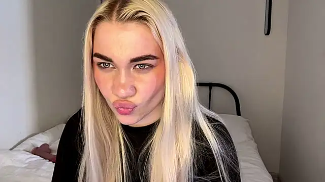 Katie_Glow live cam on StripChat