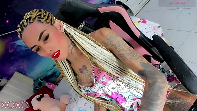 Nella_Dolls live cam on StripChat
