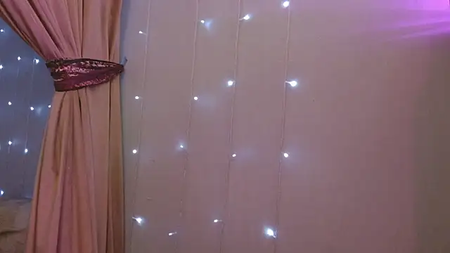 julia_renard live cam on StripChat