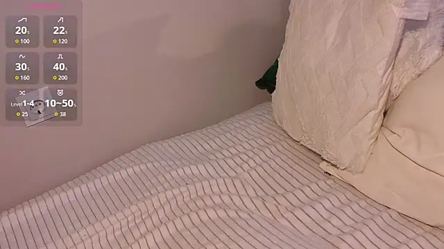SmolCutie live cam on StripChat