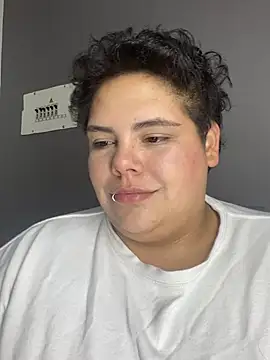 Hailey_Curvy webcam