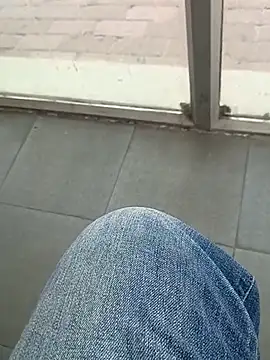 oneeyedwonder96 (Ask my age) - Flash and cum at BUSSTOP