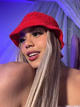 Tyra_malkovaa live webcam show