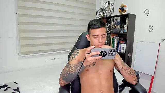 SIXXTOLOVE18 webcam