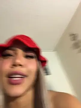 Tyra_malkovaa webcam