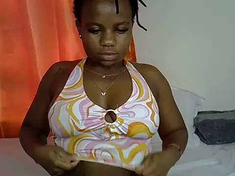 Curvydollyy live cam on StripChat