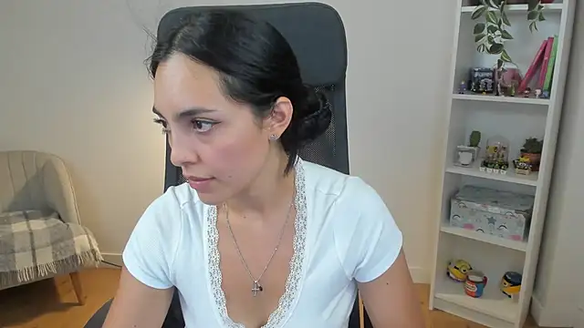 _bellaevans_ - _BellaEvans_'s free webcam - UK Sex Cams