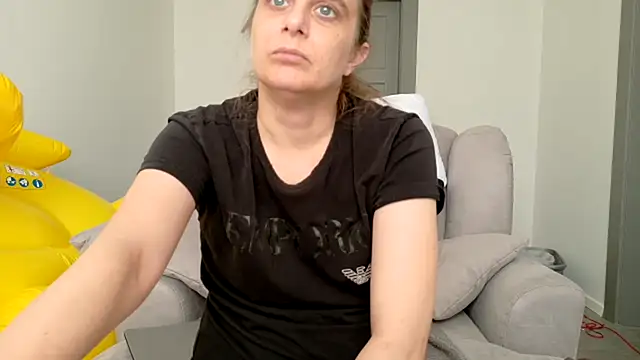 Chantalee live cam on StripChat
