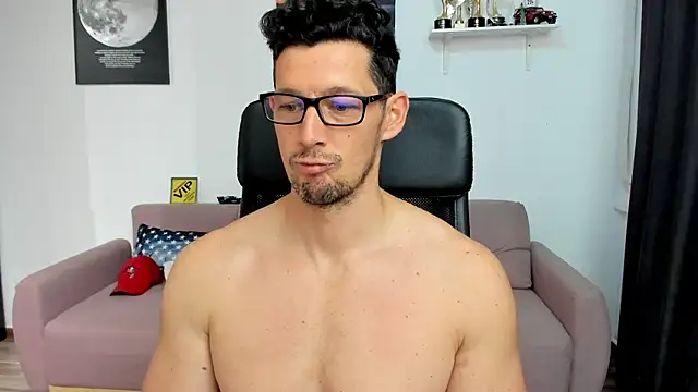 BrutusK08 live cam on StripChat