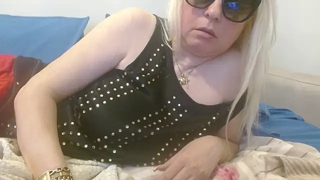 martachatte live cam on StripChat