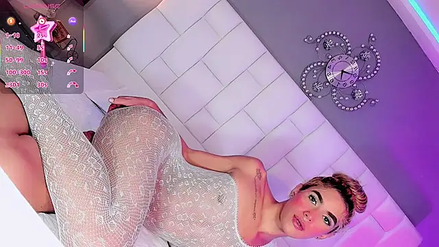 Nikol-hilton live cam