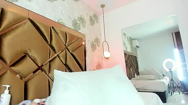 Alexa-Lynx live webcam show