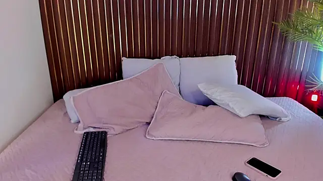 MadisonCollinss_ webcam