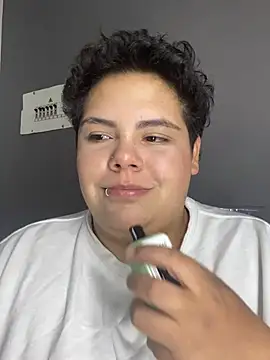 Hailey_Curvy webcam