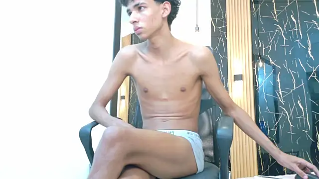 valerihot_1 (M twink) - CUM + SWALLOW CUM