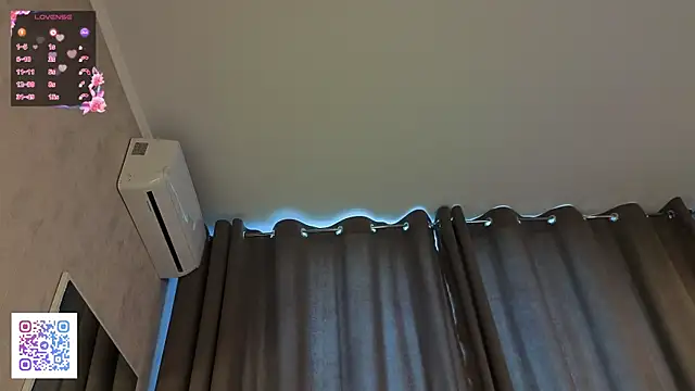 sunnysikarskie (F teen) - 🍑🤭tease with shorts show panties🤭🍑