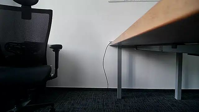 69bezfleku (Ask my age) - Cum in busy office! last tipper gets vid
