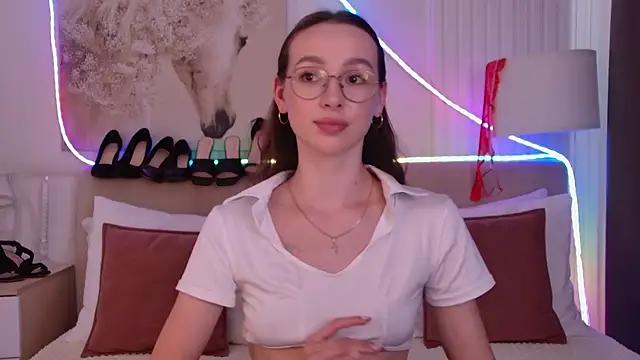 emily_simon - Emily_Simon's free webcam - UK Sex Cams