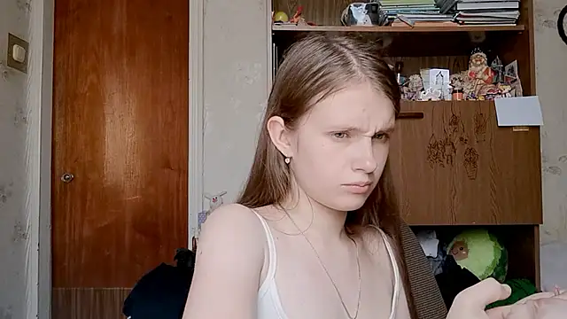 CecilleSollors live cam on StripChat