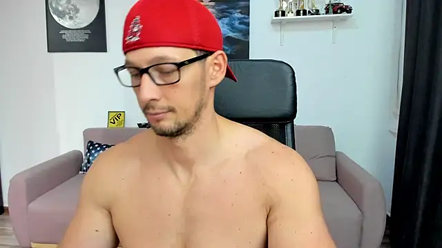 BrutusK08 live cam on StripChat