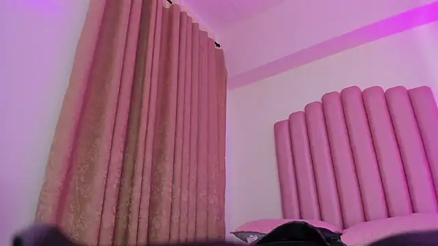 lana_fox01 (T teen) - show cum publico