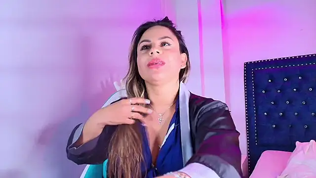 lia_adamsss (F young) - my new toy debuts x 20 min❤😍🍆