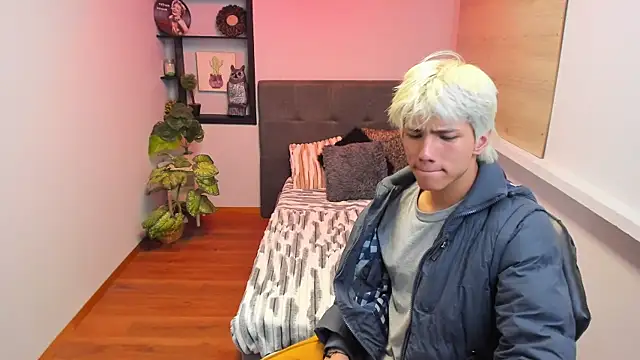 stich_23 (M twink) - 🔥Massage ass with oil & spank it🔥