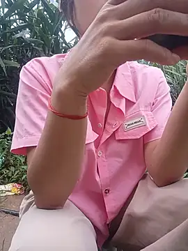 Linda-yiyi live cam