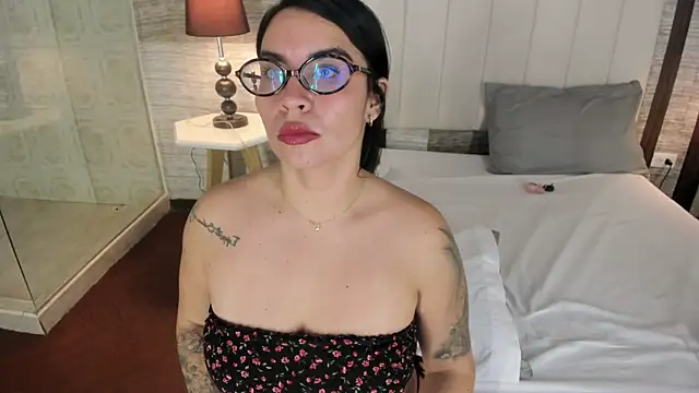 Hannah_Cross webcam