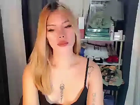 zyradvega (T young) - cum in public