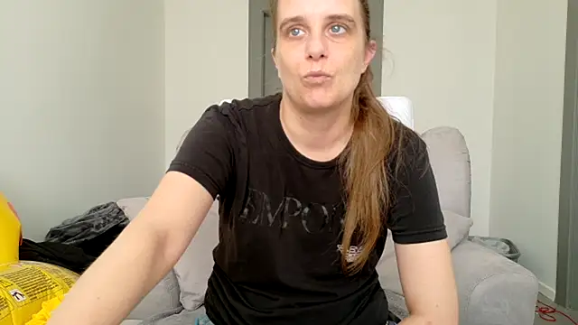 Chantalee live cam on StripChat