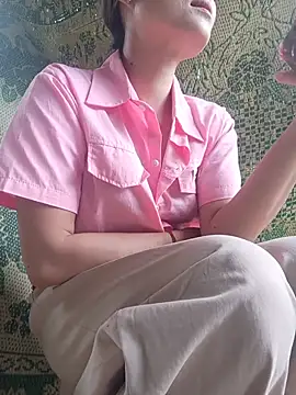 Linda-yiyi live cam