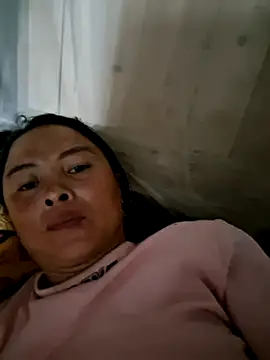 xuxulovezz live cam on StripChat