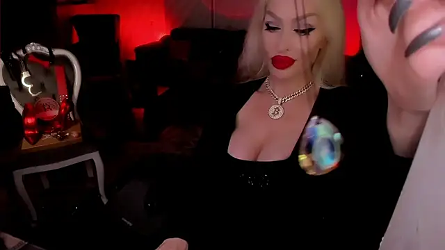 FinDomGod live cam on StripChat